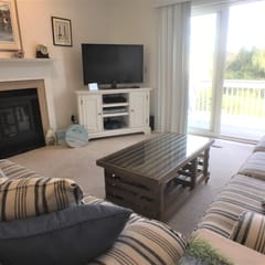 Mariner Court residence with central AC, access to the Association Beach, Tennis, and Pool.