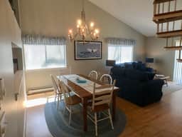 Fully Air Conditioned & Renovated with new furnishings, King Bed & Pool (Fees apply) - Image 3