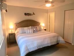 Fully Air Conditioned & Renovated with new furnishings, King Bed & Pool (Fees apply) - Image 5