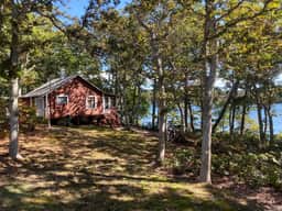 Charming Cottage on Sheep Pond with Water Views & Dock - Image 2