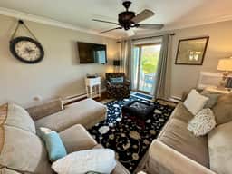 Street Level Chilton Village Apt, Renovated Kitchen & Bathrooms, 2 A/Cs, 6 Pool Passes (Fees Apply) - Image 2