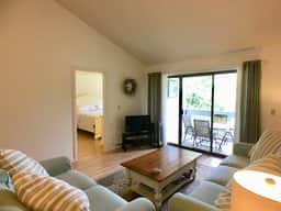Nicely decorated and well maintained, upper-level apartment in Eaton Village offers golf course view - Image 4