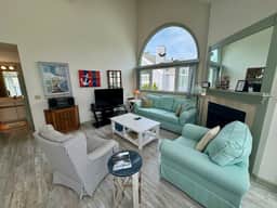 Spacious upper-level luxurious Endicott unit with golf access, just steps to Arbor pool and the Linx - Image 2