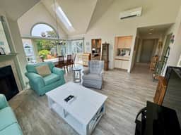 Spacious upper-level luxurious Endicott unit with golf access, just steps to Arbor pool and the Linx - Image 3