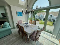 Spacious upper-level luxurious Endicott unit with golf access, just steps to Arbor pool and the Linx - Image 4