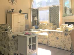 Well decorated luxury garden apartment with 3 private decks and spectacular golf course views! - Image 5