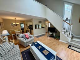 Spacious, renovated and beautifully decorated Howland Village townhouse with straight staircase - Image 3