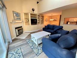 Spacious, Renovated Townhouse With Elegant Nautical Décor and Easy Straight Staircase! - Image 2
