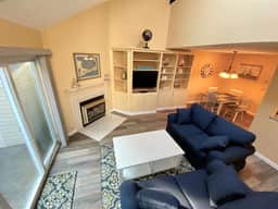 Spacious, Renovated Townhouse With Elegant Nautical Décor and Easy Straight Staircase! - Image 3