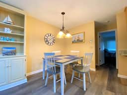 Spacious, Renovated Townhouse With Elegant Nautical Décor and Easy Straight Staircase! - Image 5