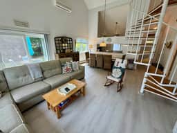 Lovely Susanna Village patio home with remodeled kitchen, central AC, has 2 bedrs and an open loft. - Image 4