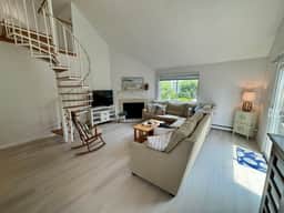 Lovely Susanna Village patio home with remodeled kitchen, central AC, has 2 bedrs and an open loft. - Image 2