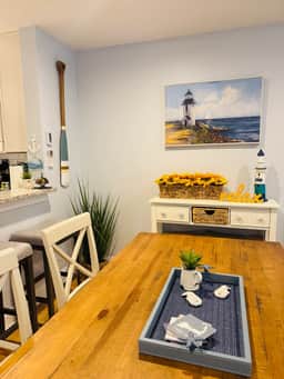 Completely remodeled Billington townhouse with delightful decor offering two large upstairs bedrooms - Image 4