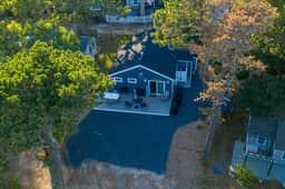 Welcome to On The Hook - Escape to this stunning Cap cottage just a short walk to private beaches. - Image 5
