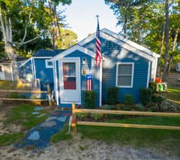 Welcome to On The Hook - Escape to this stunning Cap cottage just a short walk to private beaches. - Image 3