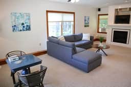 Enjoy this 1,600 sqft two story guest house with A/C, garage, balcony, and access to bike trail! - Image 4