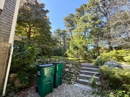 Peaceful Cape Cod retreat on a quiet cul-de-sac in scenic East Brewster. - Image 4