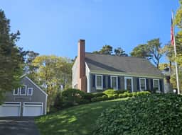 BREWSTER/ORLEANS LINE 3BR 2BA, Minutes from Beaches, Spacious Inside & Out, Amenities Galore! - Image 2