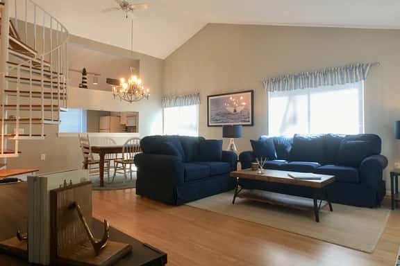 Fully Air Conditioned & Renovated with new furnishings, King Bed & Pool (Fees apply) - Image 1