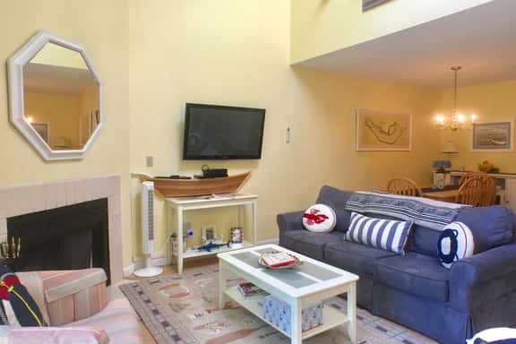 Billington townhouse with straight staircase that leads to an enclosed loft, premium streaming TV. - Image 1