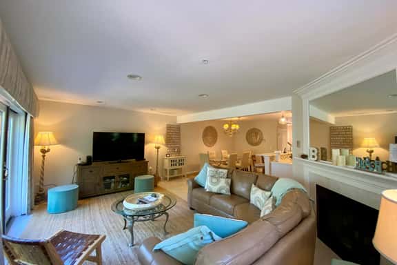 Bayside, Gem with King Bed, 4 ACs, Beach #1 & Bayside Outdoor Pool #8 (Included) - Image 1