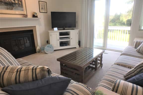Mariner Court residence with central AC, access to the Association Beach, Tennis, and Pool. - Image 1