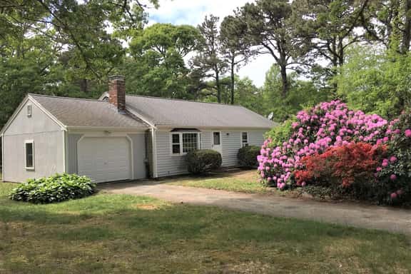 Brewster Village Retreat! With 3 BR, 2 Bath, 4 ACs, Sleep Sofa (Sleeps 6) close to Breakwater Beach. - Image 1