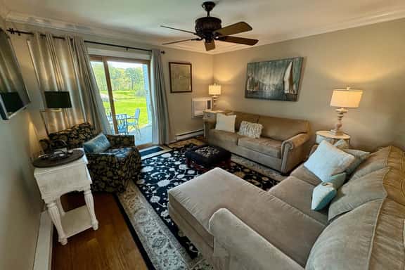 Street Level Chilton Village Apt, Renovated Kitchen & Bathrooms, 2 A/Cs, 6 Pool Passes (Fees Apply) - Image 1