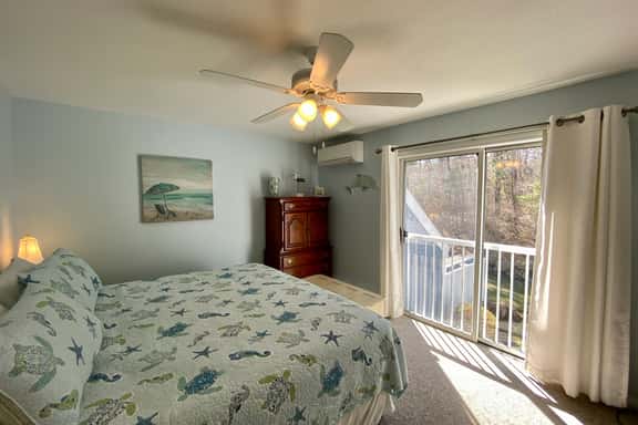 Inviting private patio, charming décor, and a wonderful location close to Pool, Tennis and Fitness. - Image 1