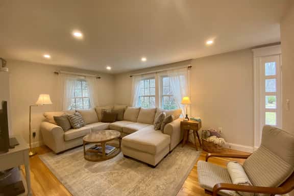 This lovely Brewster home is 0.8 mile to 2 Cape Cod Bay beaches and access to the popular bike trail - Image 1