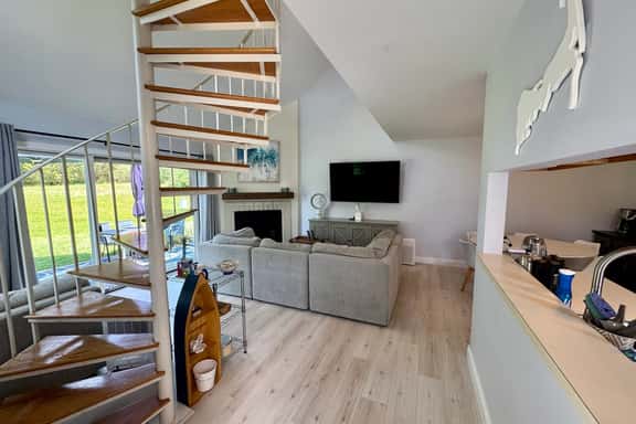 Wonderful Ocean Edge property in Brewster on beautiful Cape Cod with modern updated décor. - Image 1