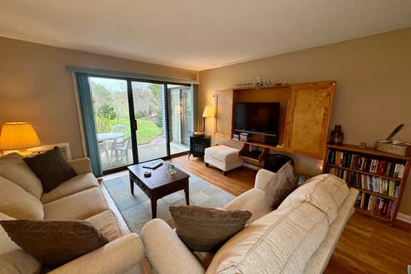 This light and airy, street-level condo is located in Chilton Village. One bedroom Two bathrooms! - Image 1