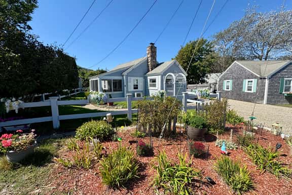 Steps to the Beach! Cozy 2BR Cottage with Pool Access & Outdoor Shower! - Image 1