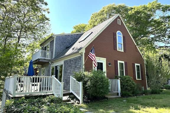 Charming Cape Cod home near Long Pond offers a quintessential vacation experience. - Image 1