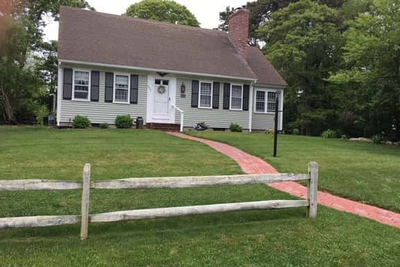 Renovated 4BR, 2BA Brewster home with A/C, deck, den, and game room. - Image 1