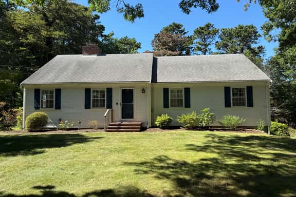 Peaceful Cape Cod retreat on a quiet cul-de-sac in scenic East Brewster. - Image 1