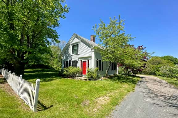 NEW FOR 2026 - Classic Cape antique meets coastal convenience in the heart of Brewster - Image 1