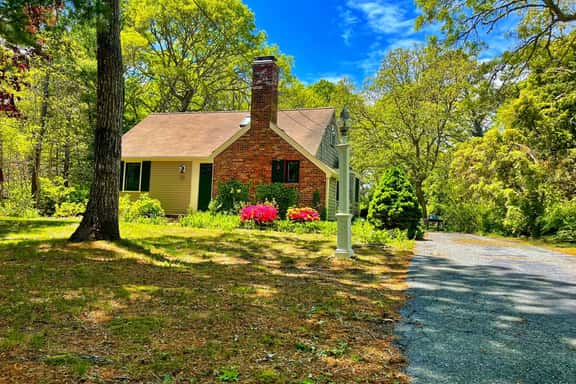 "Seaquester" Cottage: Your Charming Dog-Friendly Brewster Escape – Golf and Beaches Minutes Away! - Image 1
