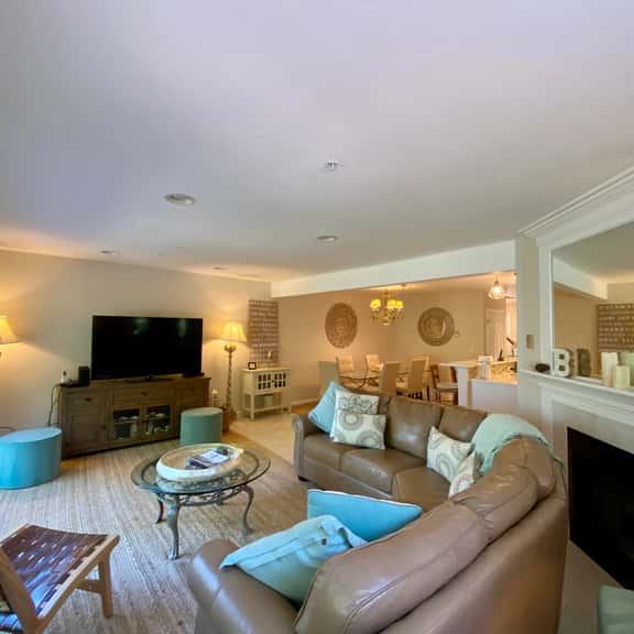 Bayside, Gem with King Bed, 4 ACs, Beach #1 & Bayside Outdoor Pool #8 (Included) - Image 1
