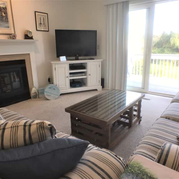 Mariner Court residence with central AC, access to the Association Beach, Tennis, and Pool. - Image 1