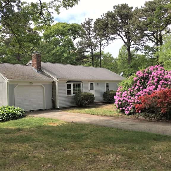 Brewster Village Retreat! With 3 BR, 2 Bath, 4 ACs, Sleep Sofa (Sleeps 6) close to Breakwater Beach. - Image 1