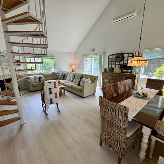 Lovely Susanna Village patio home with remodeled kitchen, central AC, has 2 bedrs and an open loft. - Image 1