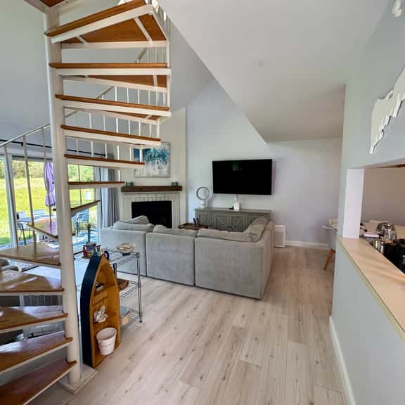 Wonderful Ocean Edge property in Brewster on beautiful Cape Cod with modern updated décor. - Image 1