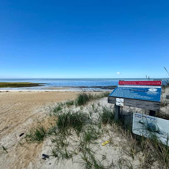 Squeaky clean residence only 0.2 miles from Saint Landing Beach on beautiful sandy Cape Cod Bay - Image 1