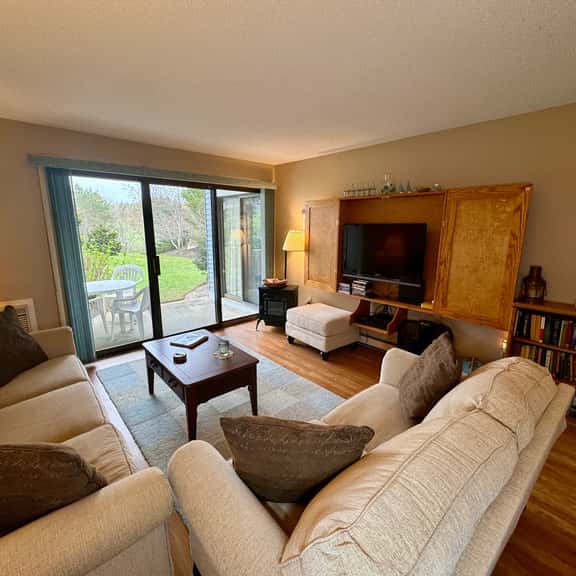 This light and airy, street-level condo is located in Chilton Village. One bedroom Two bathrooms! - Image 1