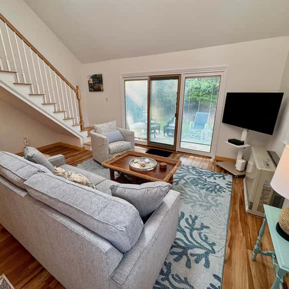 Modern Ocean Edge Townhome | King Loft + Optional Pool Passes - Image 1