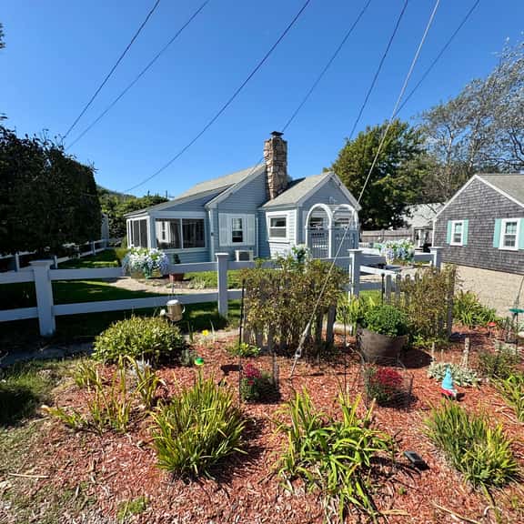 Steps to the Beach! Cozy 2BR Cottage with Pool Access & Outdoor Shower! - Image 1