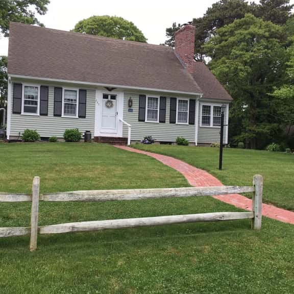 Renovated 4BR, 2BA Brewster home with A/C, deck, den, and game room. - Image 1