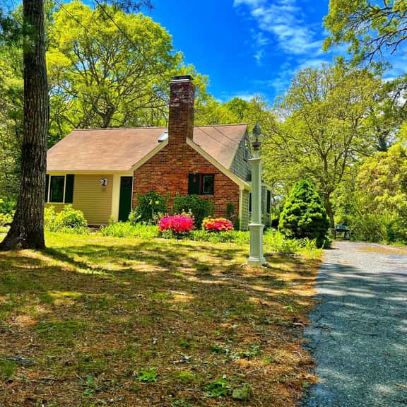 "Seaquester" Cottage: Your Charming Dog-Friendly Brewster Escape – Golf and Beaches Minutes Away! - Image 1