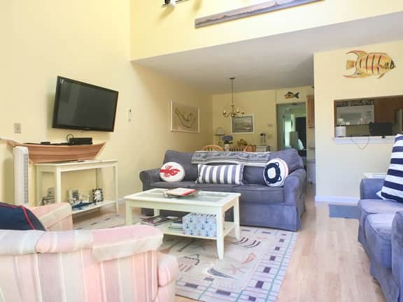 Billington townhouse with straight staircase that leads to an enclosed loft, premium streaming TV. - Image 2